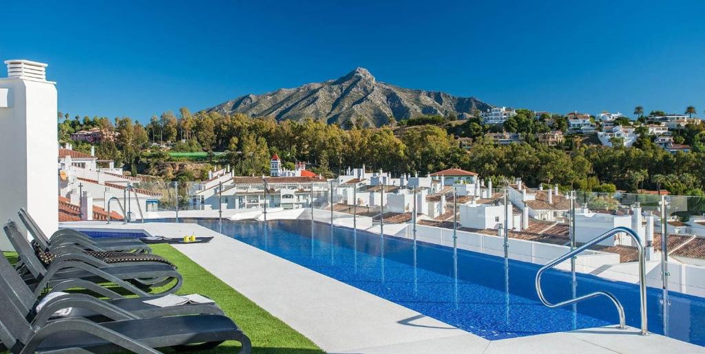 3 Bed Apartment for sale in Nueva Andalucía Costa Del Sol, Málaga, Spain