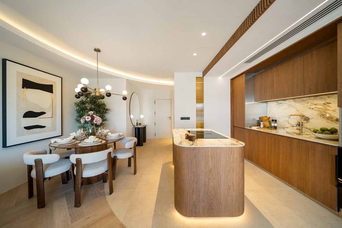 3 Bed Apartment for sale in The Golden Mile Costa Del Sol, Málaga, Spain