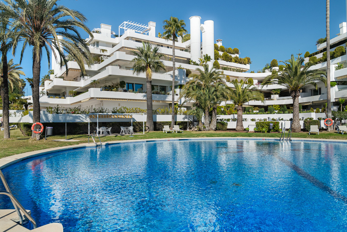 3 Bed Apartment for sale in The Golden Mile Costa Del Sol, Málaga, Spain
