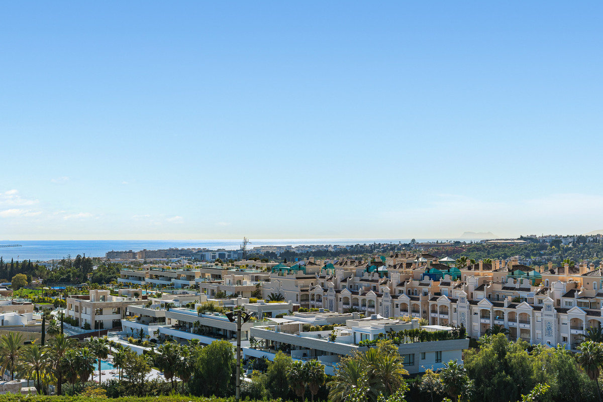 3 Bed Apartment for sale in The Golden Mile Costa Del Sol, Málaga, Spain