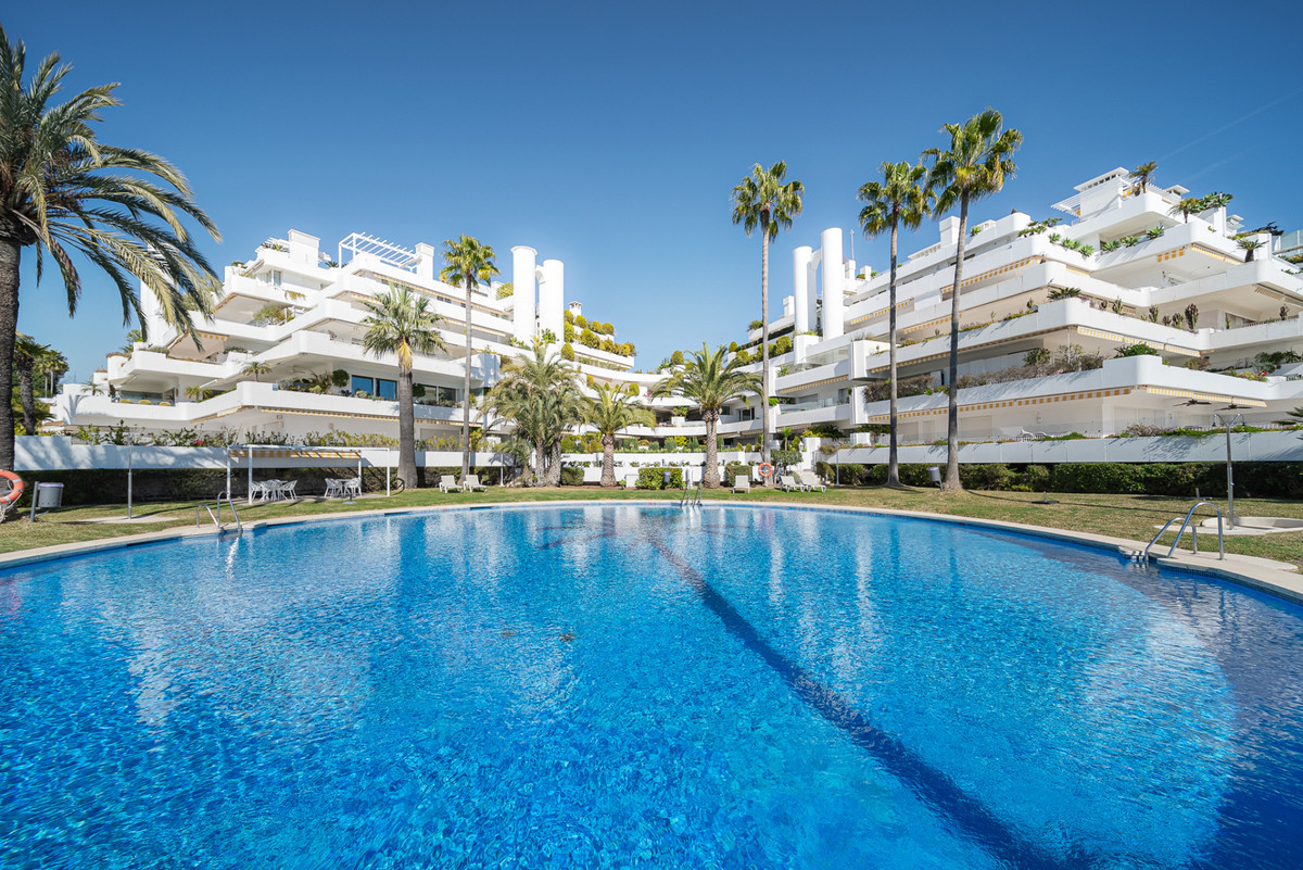 3 Bed Apartment for sale in The Golden Mile Costa Del Sol, Málaga, Spain