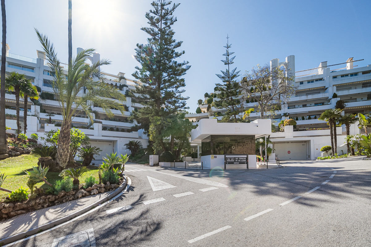3 Bed Apartment for sale in The Golden Mile Costa Del Sol, Málaga, Spain