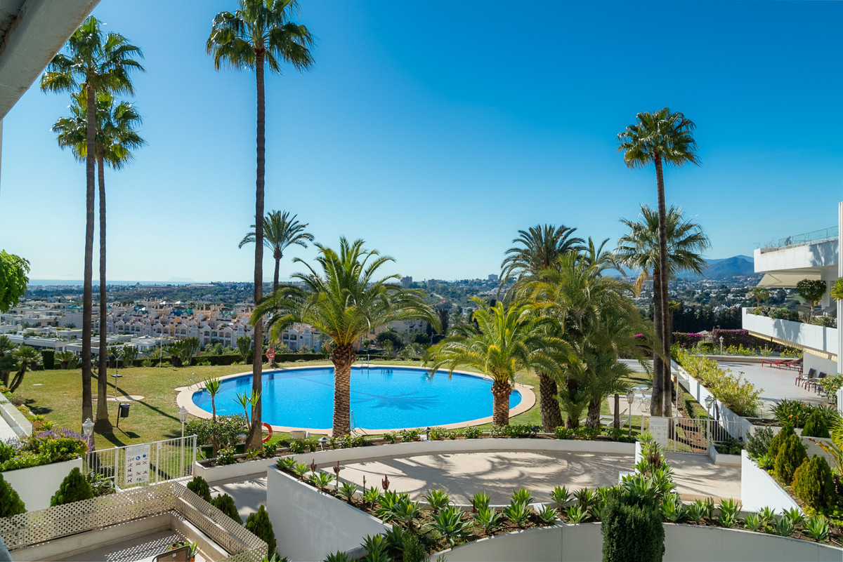 3 Bed Apartment for sale in The Golden Mile Costa Del Sol, Málaga, Spain