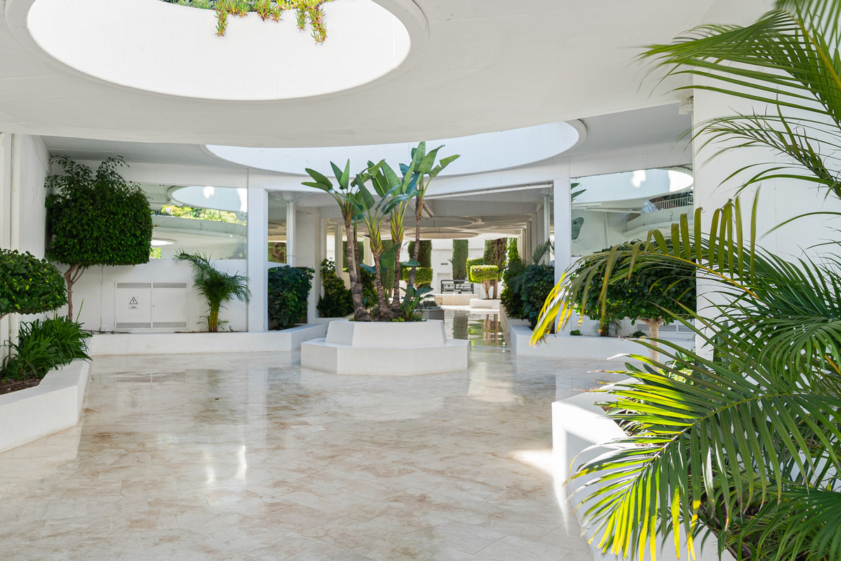 3 Bed Apartment for sale in The Golden Mile Costa Del Sol, Málaga, Spain
