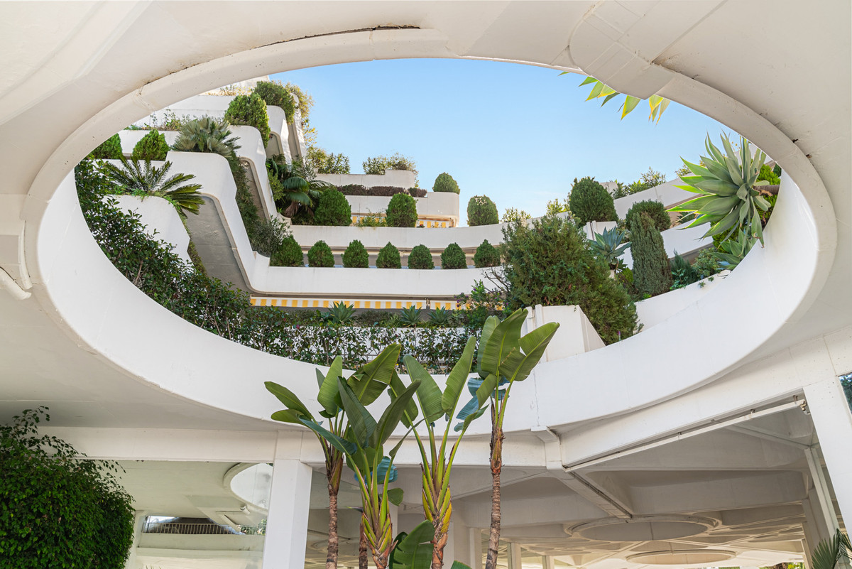 3 Bed Apartment for sale in The Golden Mile Costa Del Sol, Málaga, Spain