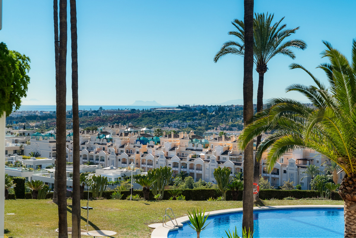 3 Bed Apartment for sale in The Golden Mile Costa Del Sol, Málaga, Spain