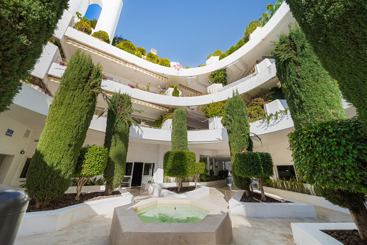 3 Bed Apartment for sale in The Golden Mile Costa Del Sol, Málaga, Spain