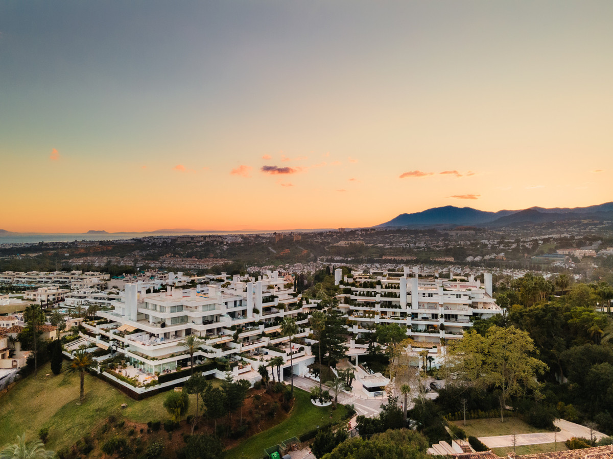3 Bed Apartment for sale in The Golden Mile Costa Del Sol, Málaga, Spain