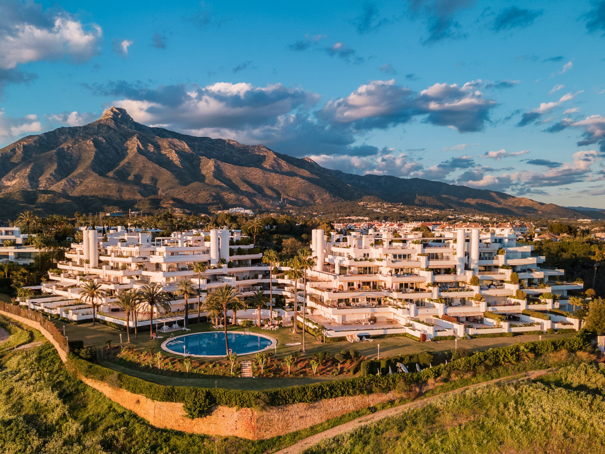 3 Bed Apartment for sale in The Golden Mile Costa Del Sol, Málaga, Spain