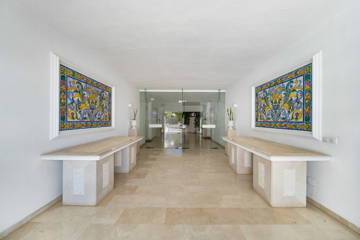 3 Bed Apartment for sale in The Golden Mile Costa Del Sol, Málaga, Spain
