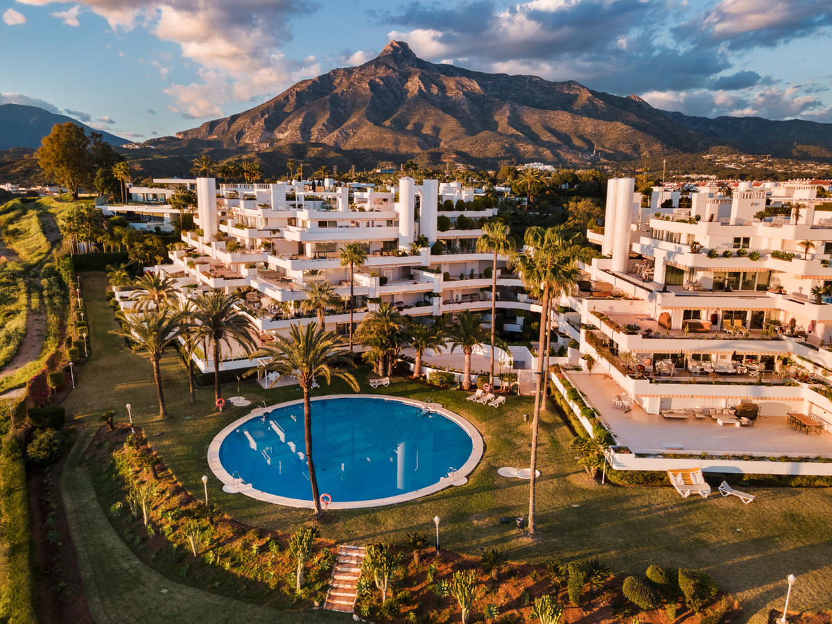 3 Bed Apartment for sale in The Golden Mile Costa Del Sol, Málaga, Spain