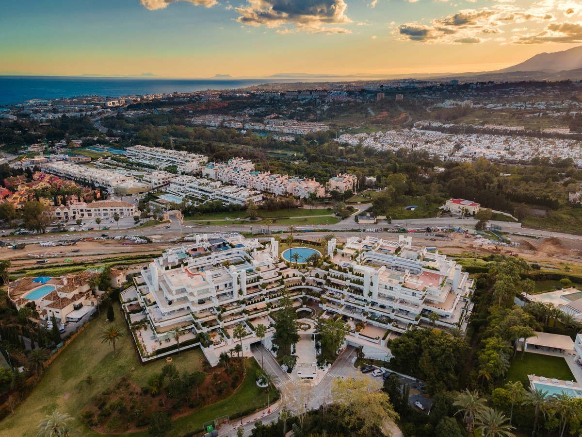3 Bed Apartment for sale in The Golden Mile Costa Del Sol, Málaga, Spain
