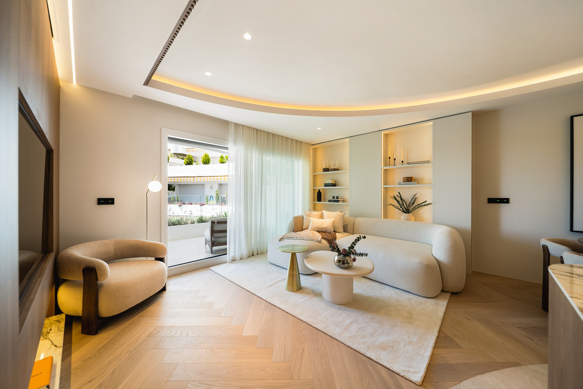 3 Bed Apartment for sale in The Golden Mile Costa Del Sol, Málaga, Spain
