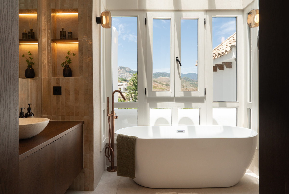 3 Bed Apartment for sale in Benahavís Costa Del Sol, Málaga, Spain