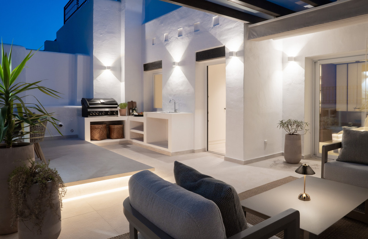 3 Bed Apartment for sale in Benahavís Costa Del Sol, Málaga, Spain