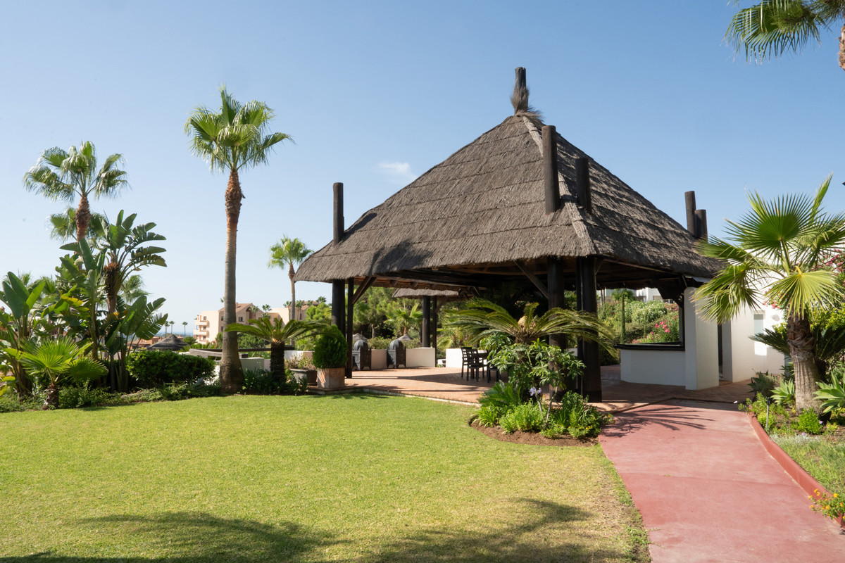 3 Bed Apartment for sale in Benahavís Costa Del Sol, Málaga, Spain