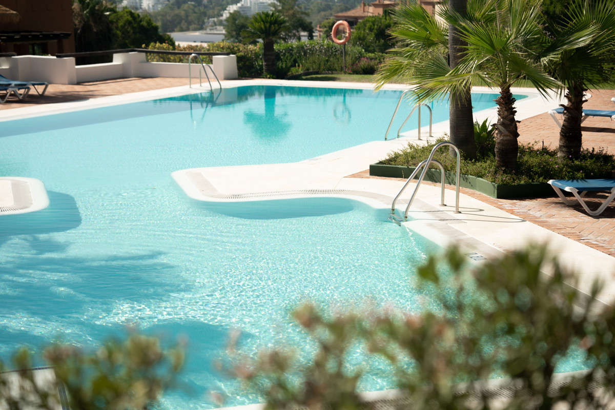 3 Bed Apartment for sale in Benahavís Costa Del Sol, Málaga, Spain