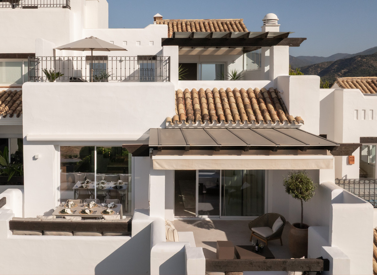 3 Bed Apartment for sale in Benahavís Costa Del Sol, Málaga, Spain