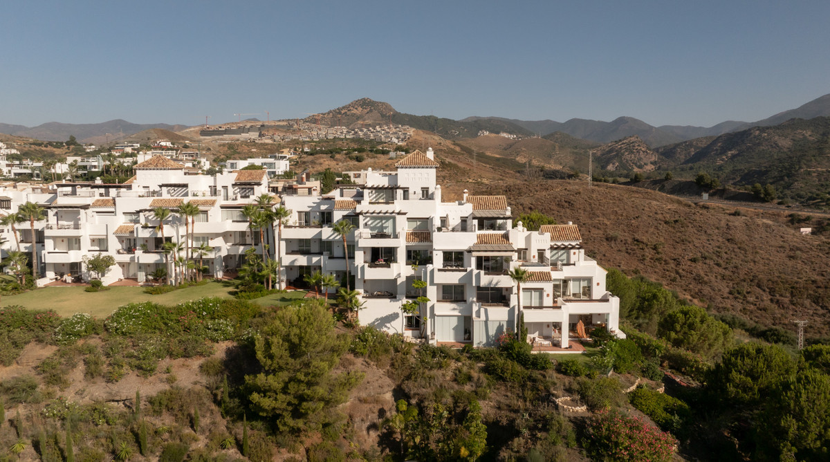 3 Bed Apartment for sale in Benahavís Costa Del Sol, Málaga, Spain