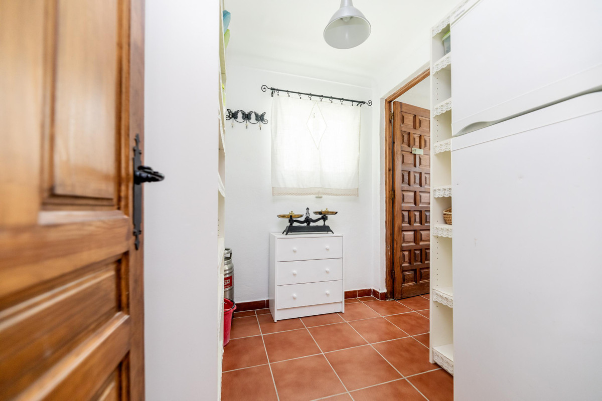 5 Bed Townhouse for sale in Cuevas De San Marcos Costa Del Sol, Málaga, Spain