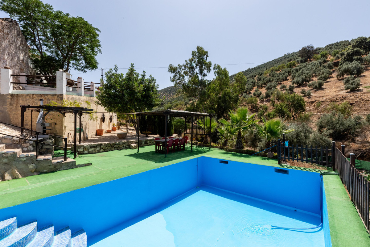 5 Bed Townhouse for sale in Cuevas De San Marcos Costa Del Sol, Málaga, Spain