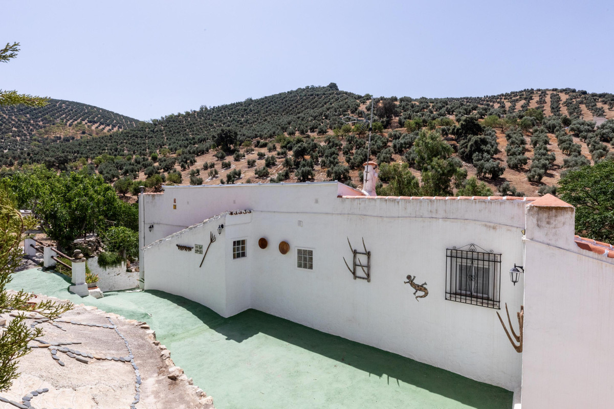 5 Bed Townhouse for sale in Cuevas De San Marcos Costa Del Sol, Málaga, Spain