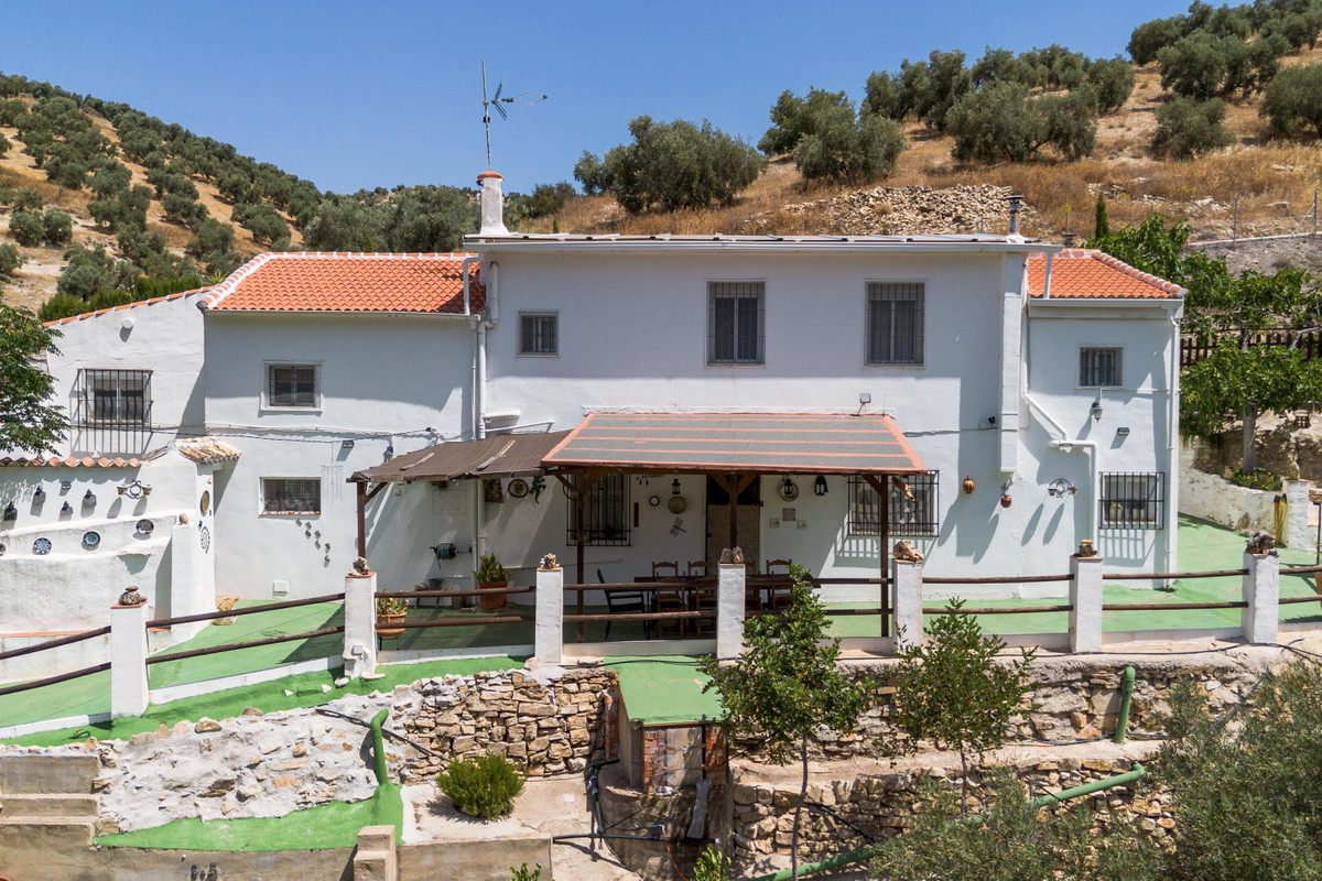 5 Bed Townhouse for sale in Cuevas De San Marcos Costa Del Sol, Málaga, Spain