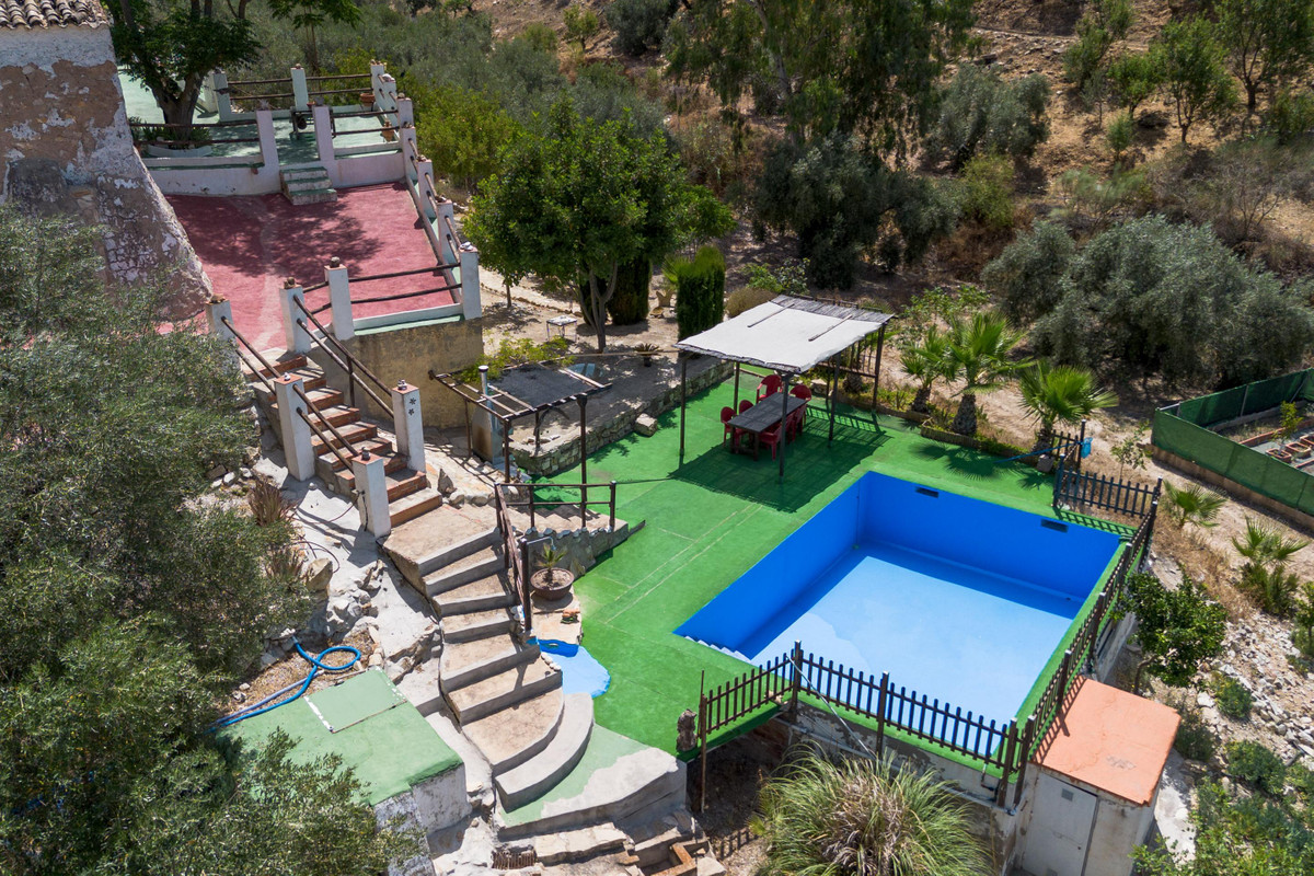 5 Bed Townhouse for sale in Cuevas De San Marcos Costa Del Sol, Málaga, Spain