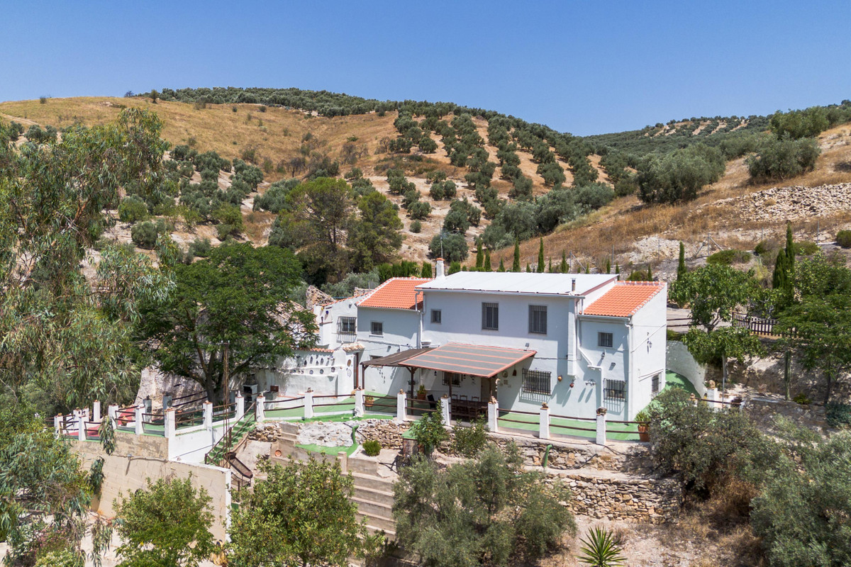 5 Bed Townhouse for sale in Cuevas De San Marcos Costa Del Sol, Málaga, Spain
