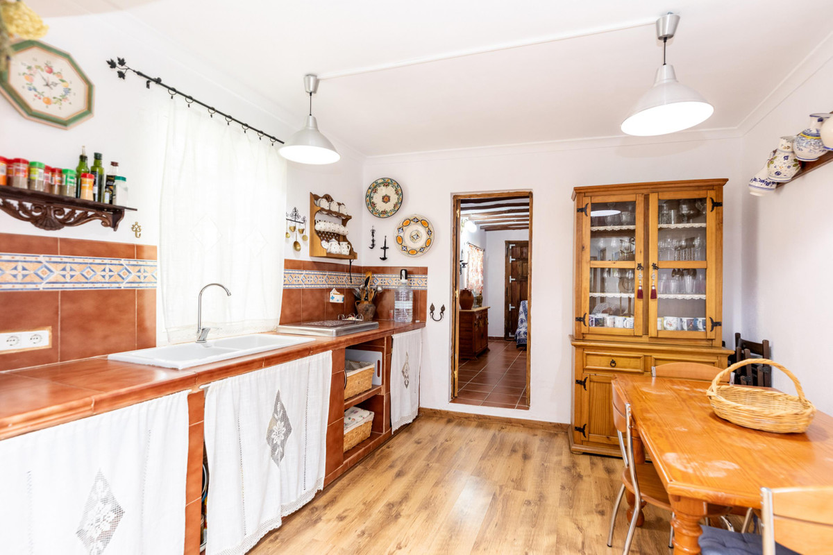 5 Bed Townhouse for sale in Cuevas De San Marcos Costa Del Sol, Málaga, Spain