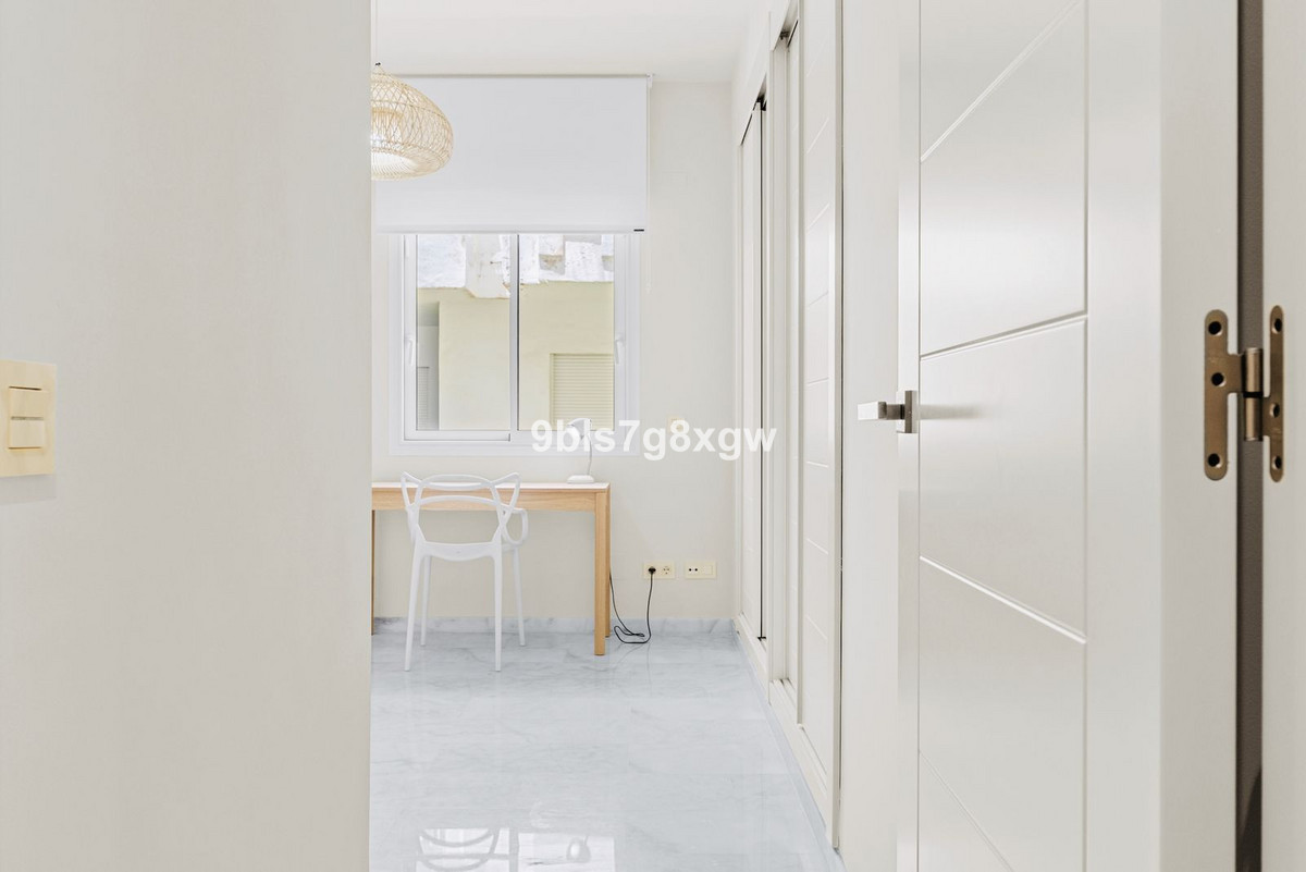 2 Bed Apartment for sale in Estepona Costa Del Sol, Málaga, Spain