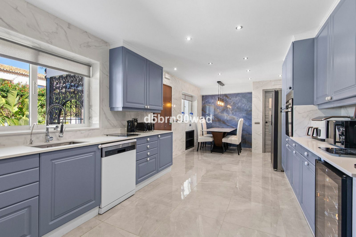 5 Bed Townhouse for sale in Guadalmina Baja Costa Del Sol, Málaga, Spain