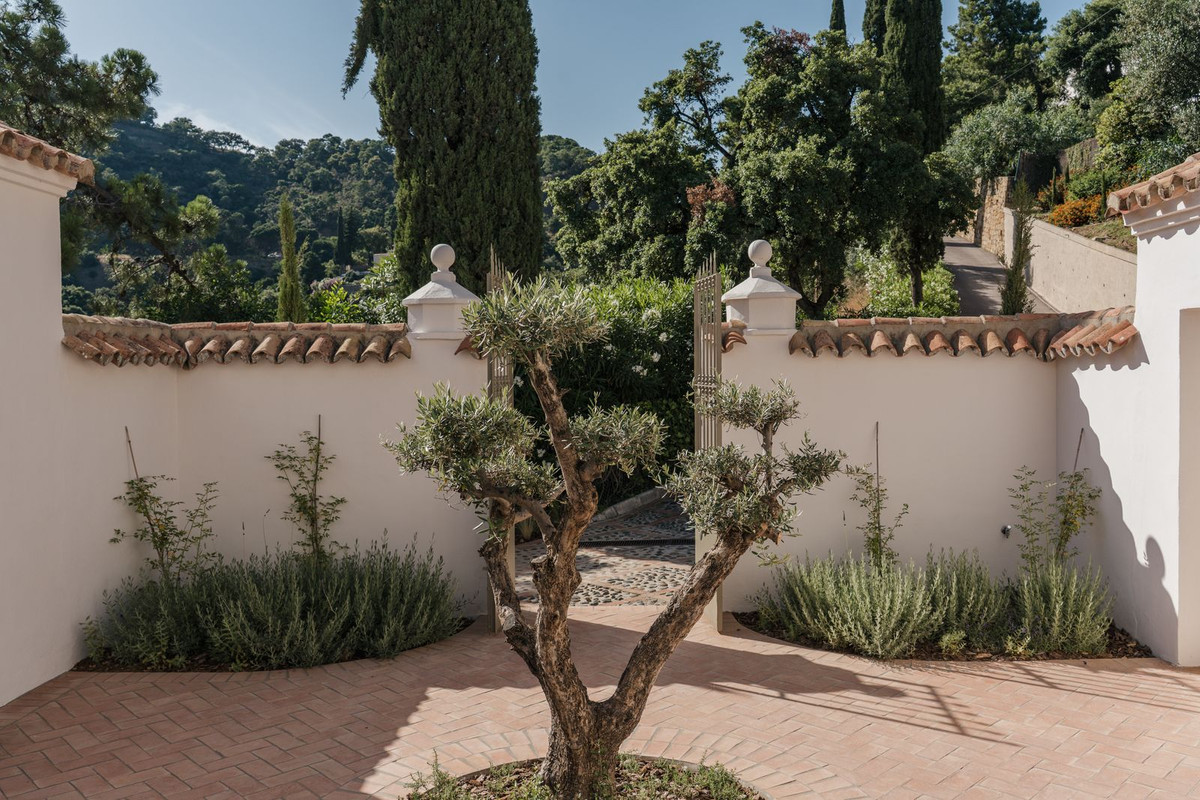 4 Bed Townhouse for sale in El Madroñal Costa Del Sol, Málaga, Spain