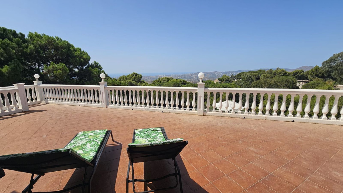 3 Bed Townhouse for sale in Valtocado Costa Del Sol, Málaga, Spain