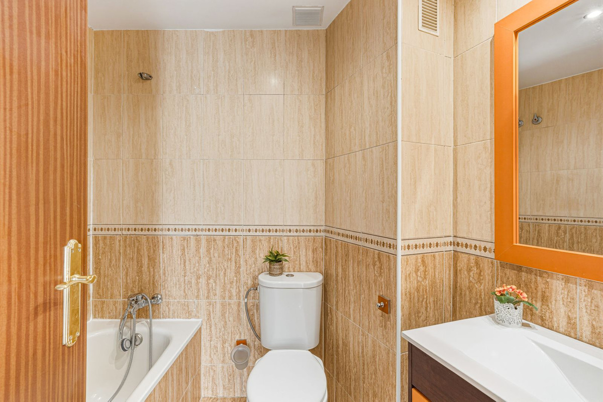 2 Bed Apartment for sale in Las Lagunas Costa Del Sol, Málaga, Spain
