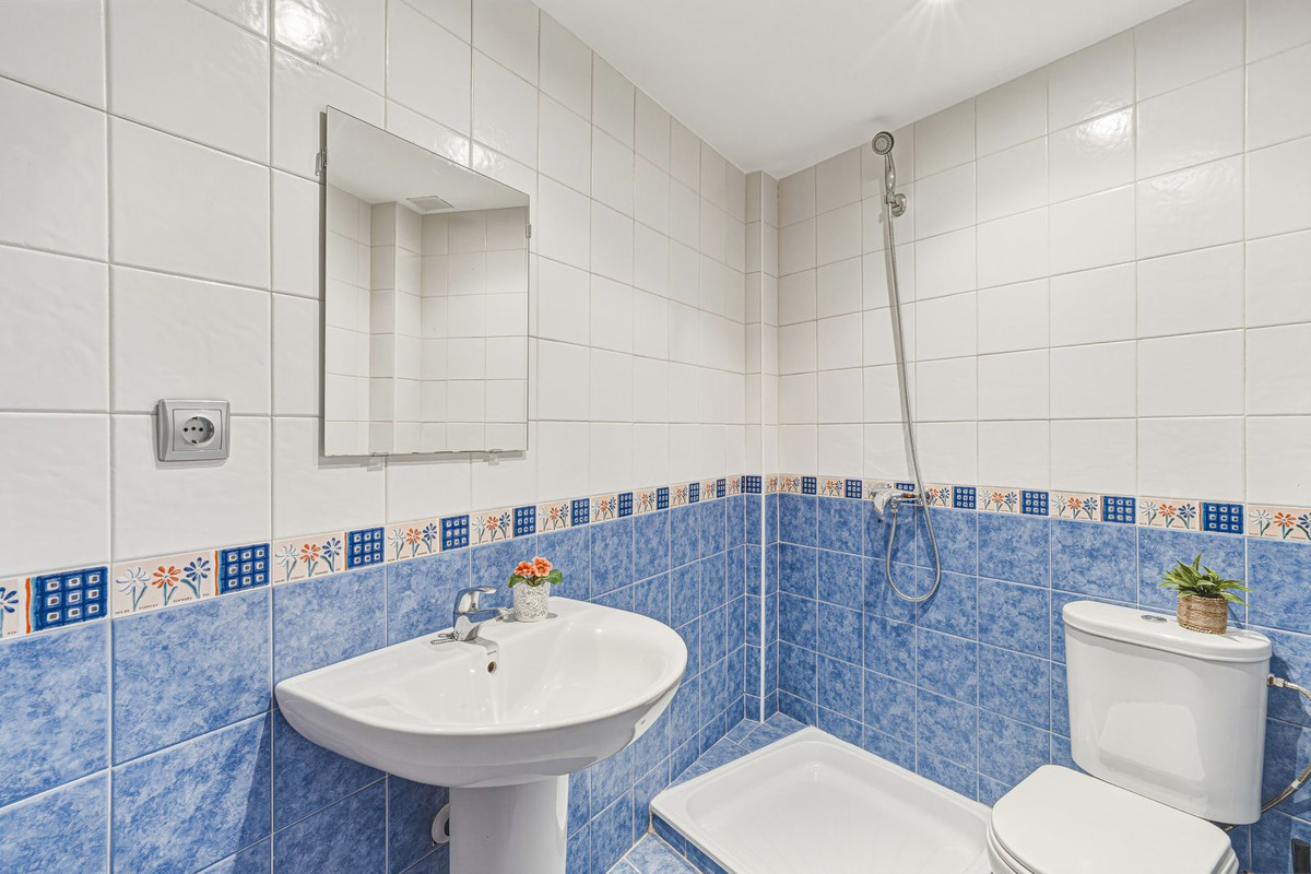 2 Bed Apartment for sale in Las Lagunas Costa Del Sol, Málaga, Spain