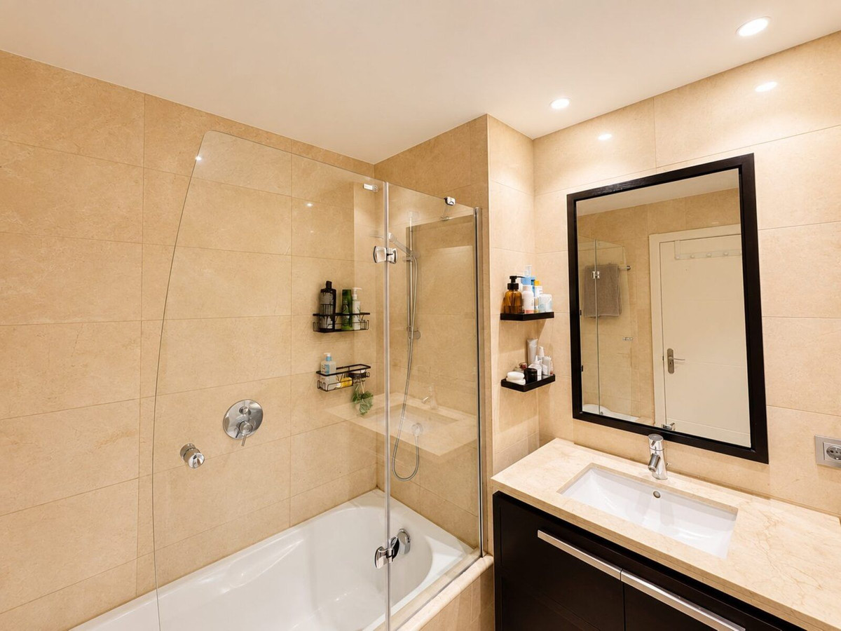 2 Bed Apartment for sale in La Quinta Costa Del Sol, Málaga, Spain