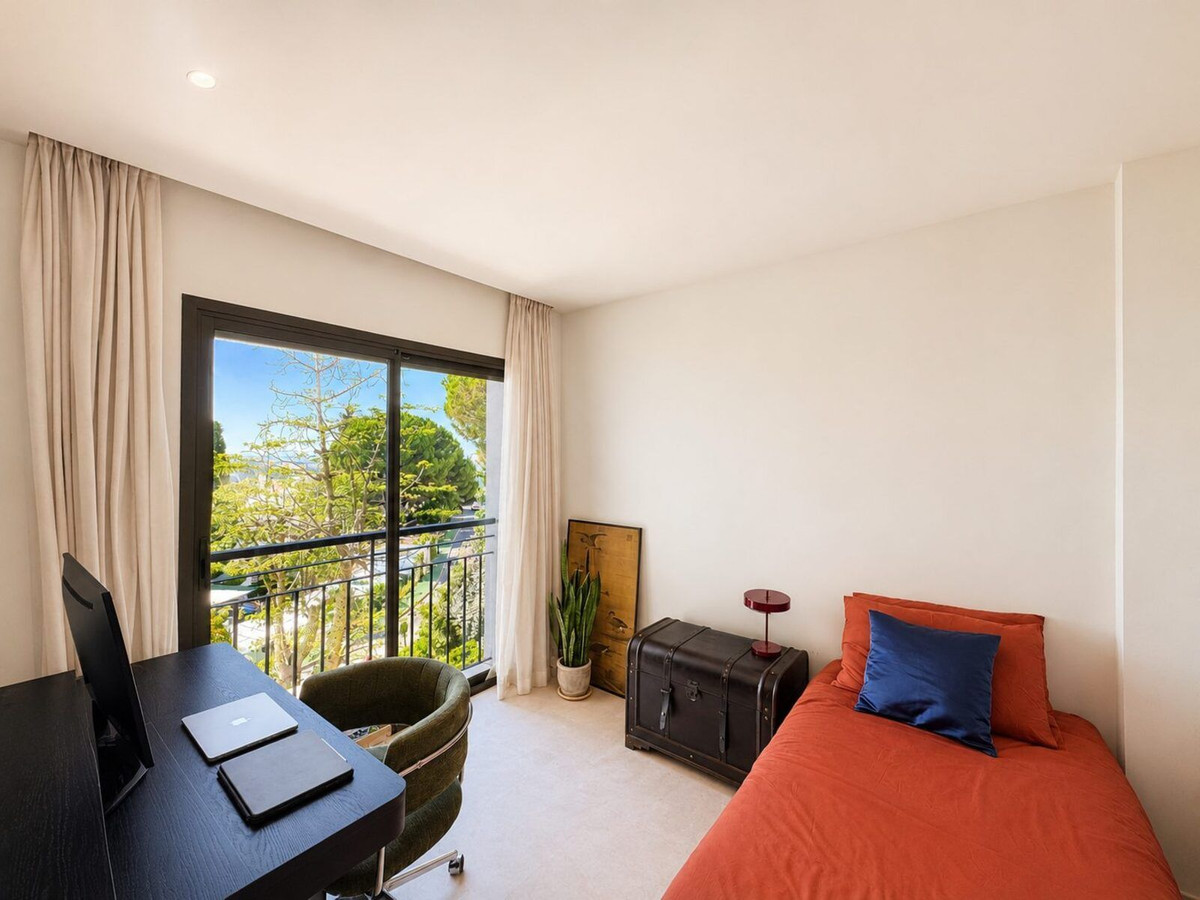 2 Bed Apartment for sale in La Quinta Costa Del Sol, Málaga, Spain