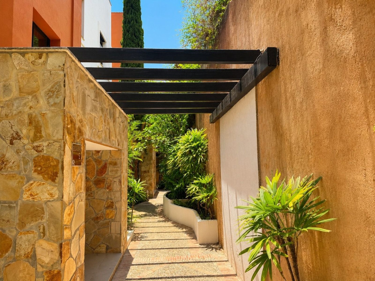 2 Bed Apartment for sale in La Quinta Costa Del Sol, Málaga, Spain