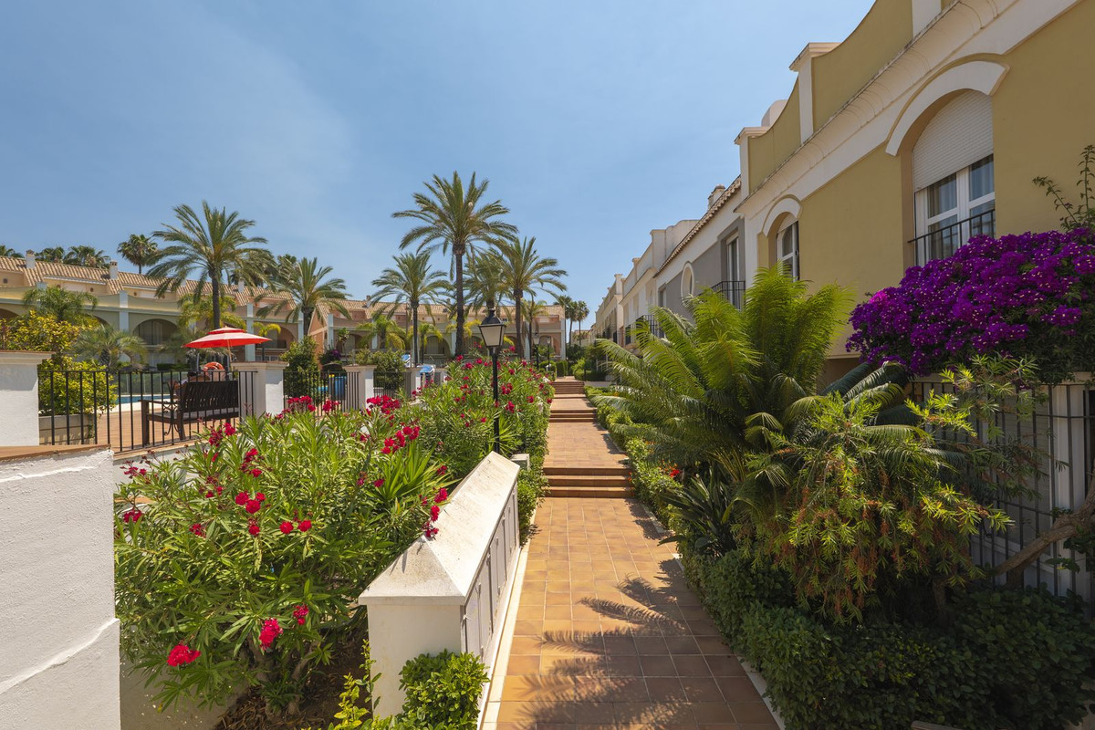 3 Bed Townhouse for sale in Bahía De Marbella Costa Del Sol, Málaga, Spain