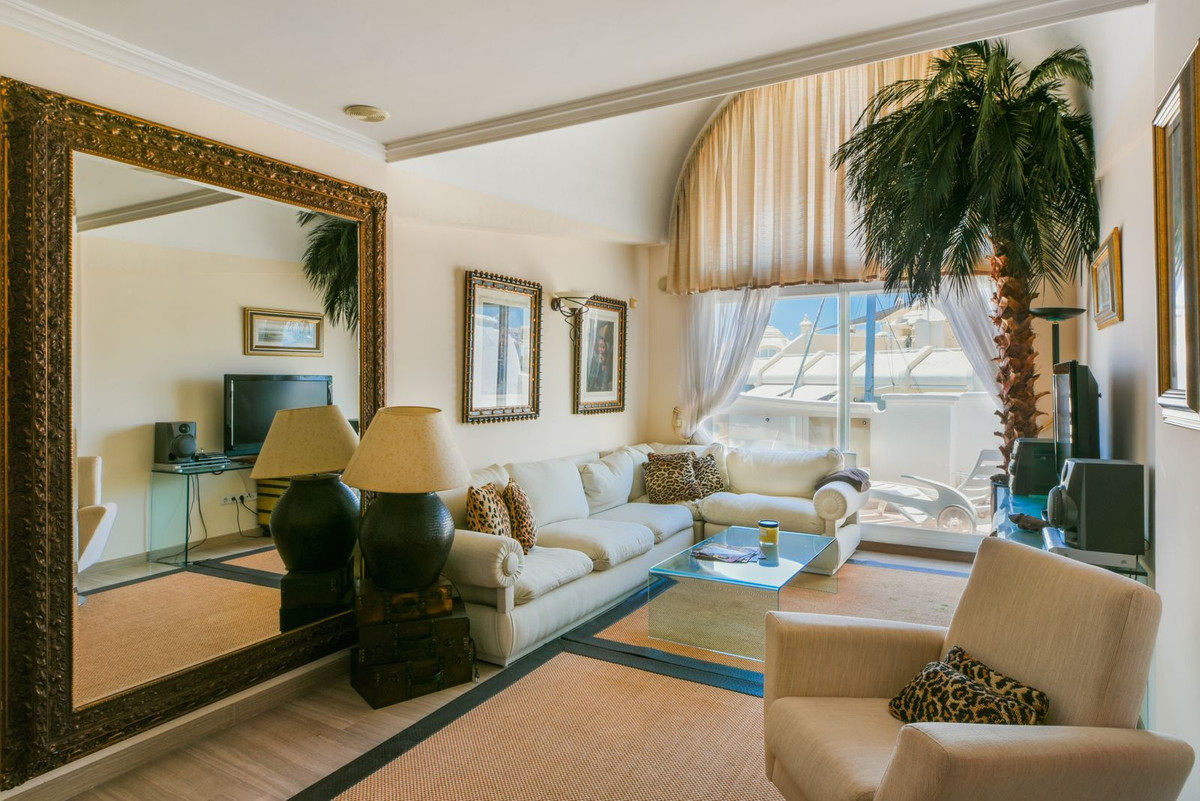 9 Bed Apartment for sale in Benalmadena Costa Del Sol, Málaga, Spain