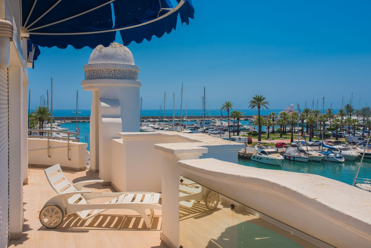 9 Bed Apartment for sale in Benalmadena Costa Del Sol, Málaga, Spain