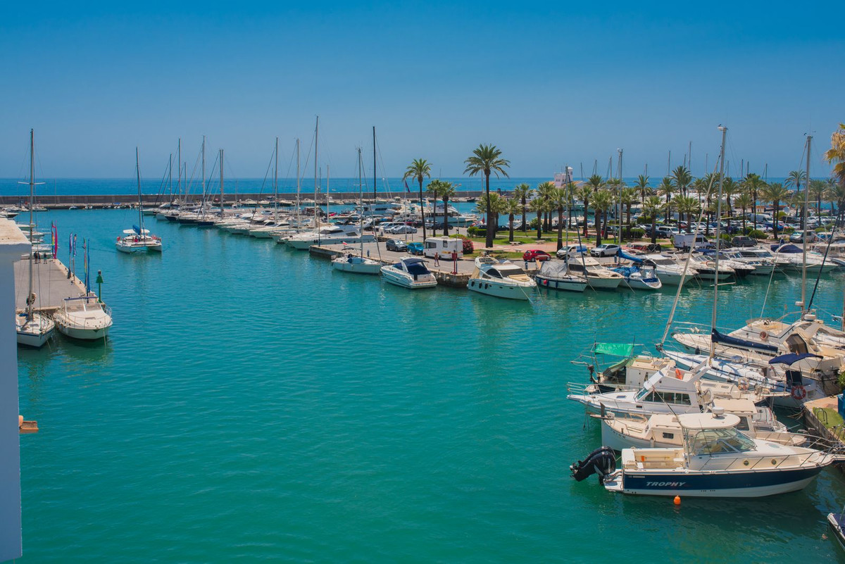 9 Bed Apartment for sale in Benalmadena Costa Del Sol, Málaga, Spain