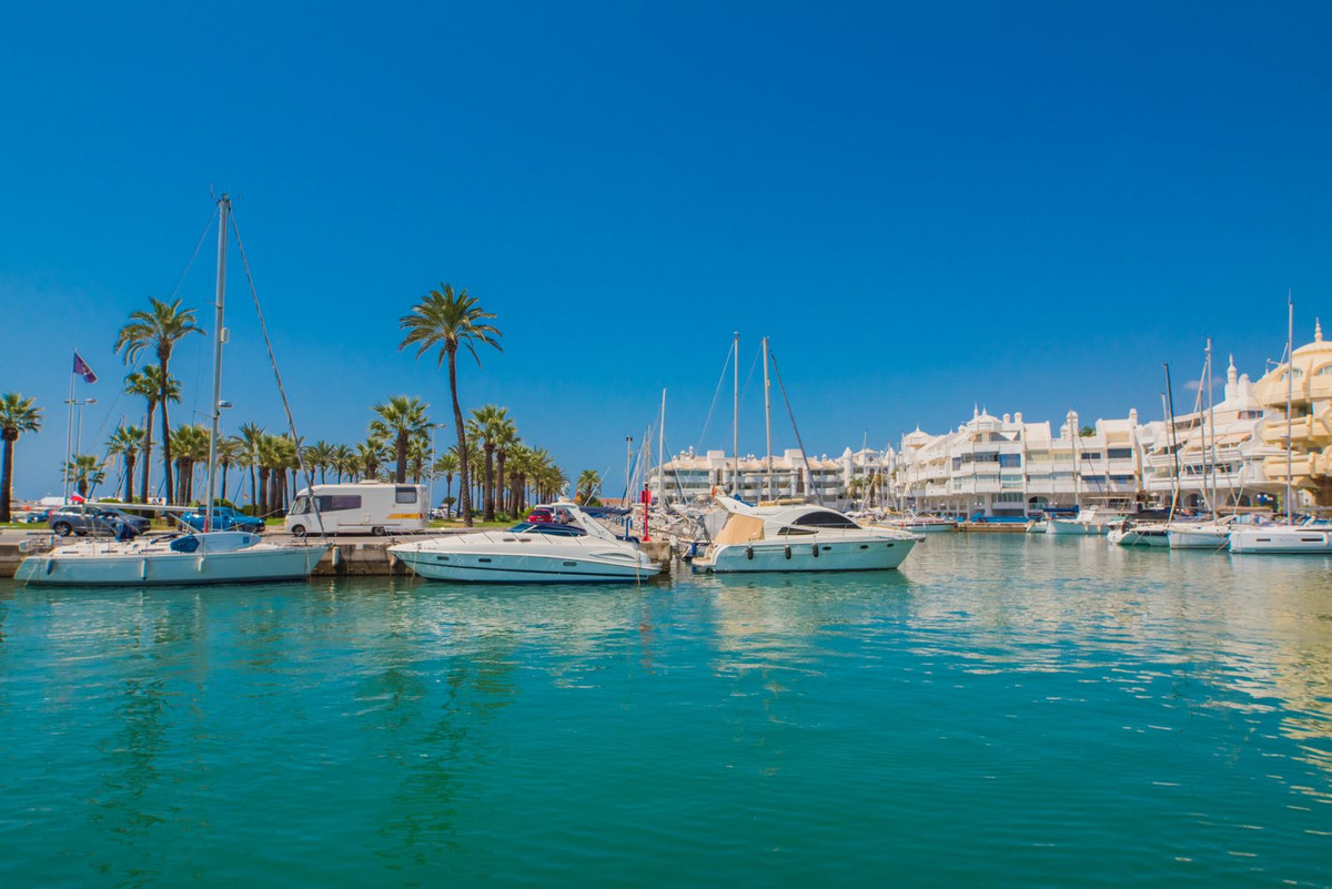9 Bed Apartment for sale in Benalmadena Costa Del Sol, Málaga, Spain