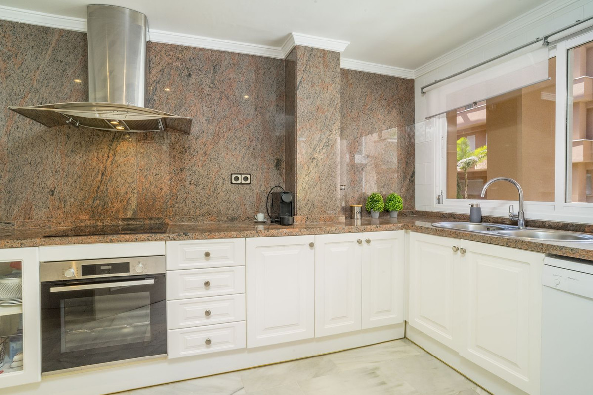 Se vende Apartamento Planta Media de 2 dormitorios en Costa Del Sol, Málaga, España