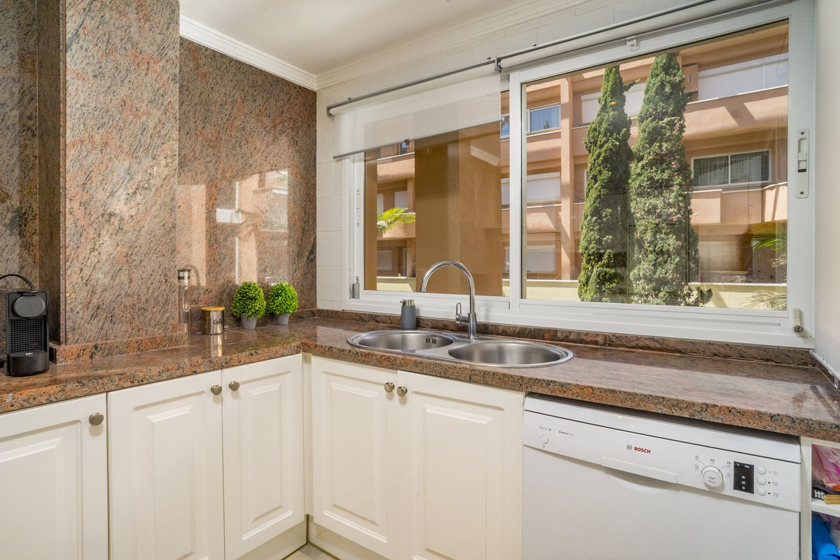 Se vende Apartamento Planta Media de 2 dormitorios en Costa Del Sol, Málaga, España