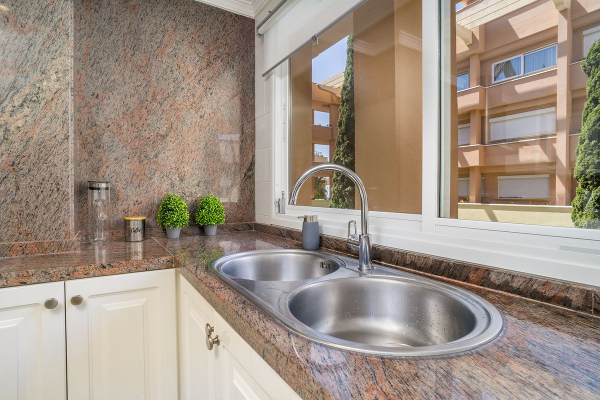 Se vende Apartamento Planta Media de 2 dormitorios en Costa Del Sol, Málaga, España