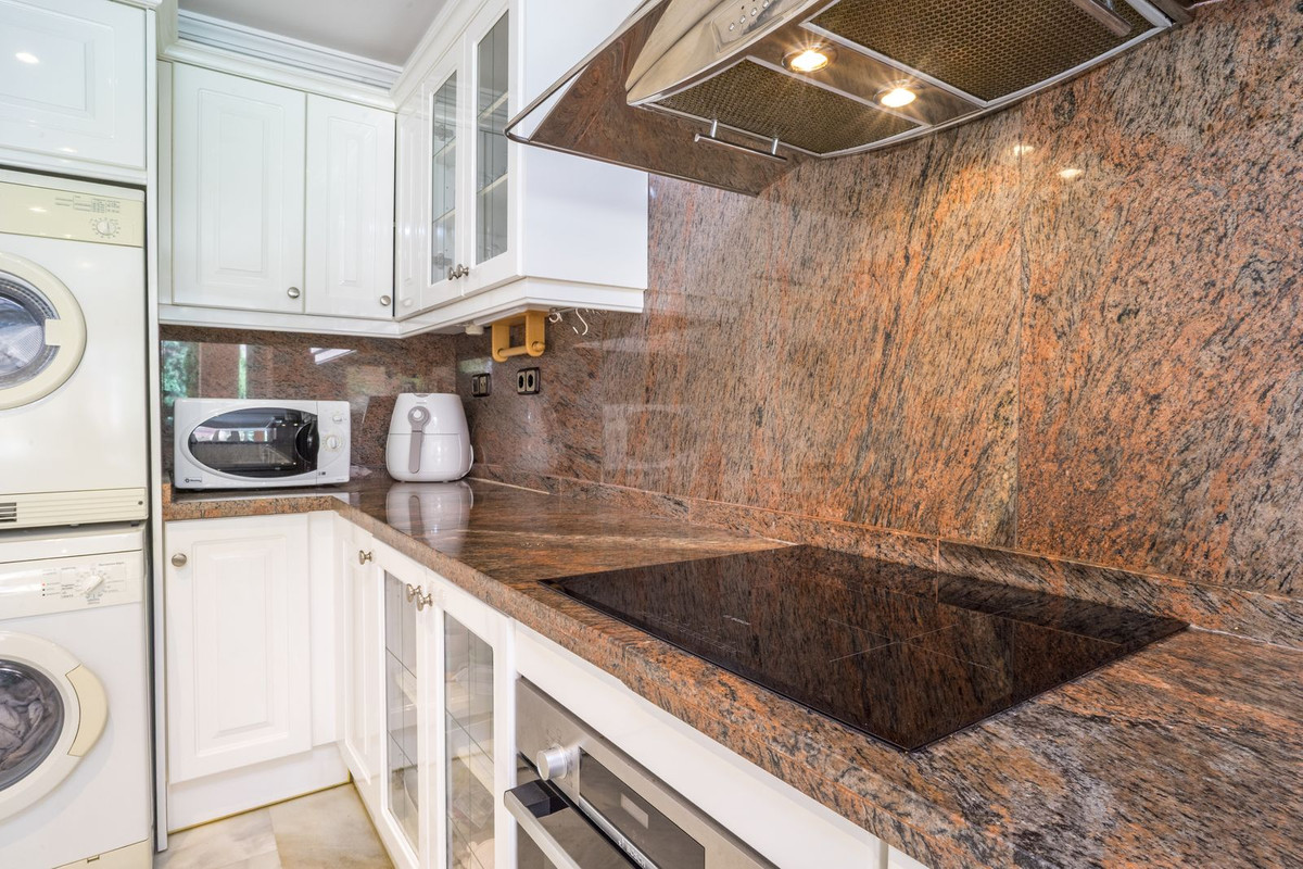 Se vende Apartamento Planta Media de 2 dormitorios en Costa Del Sol, Málaga, España