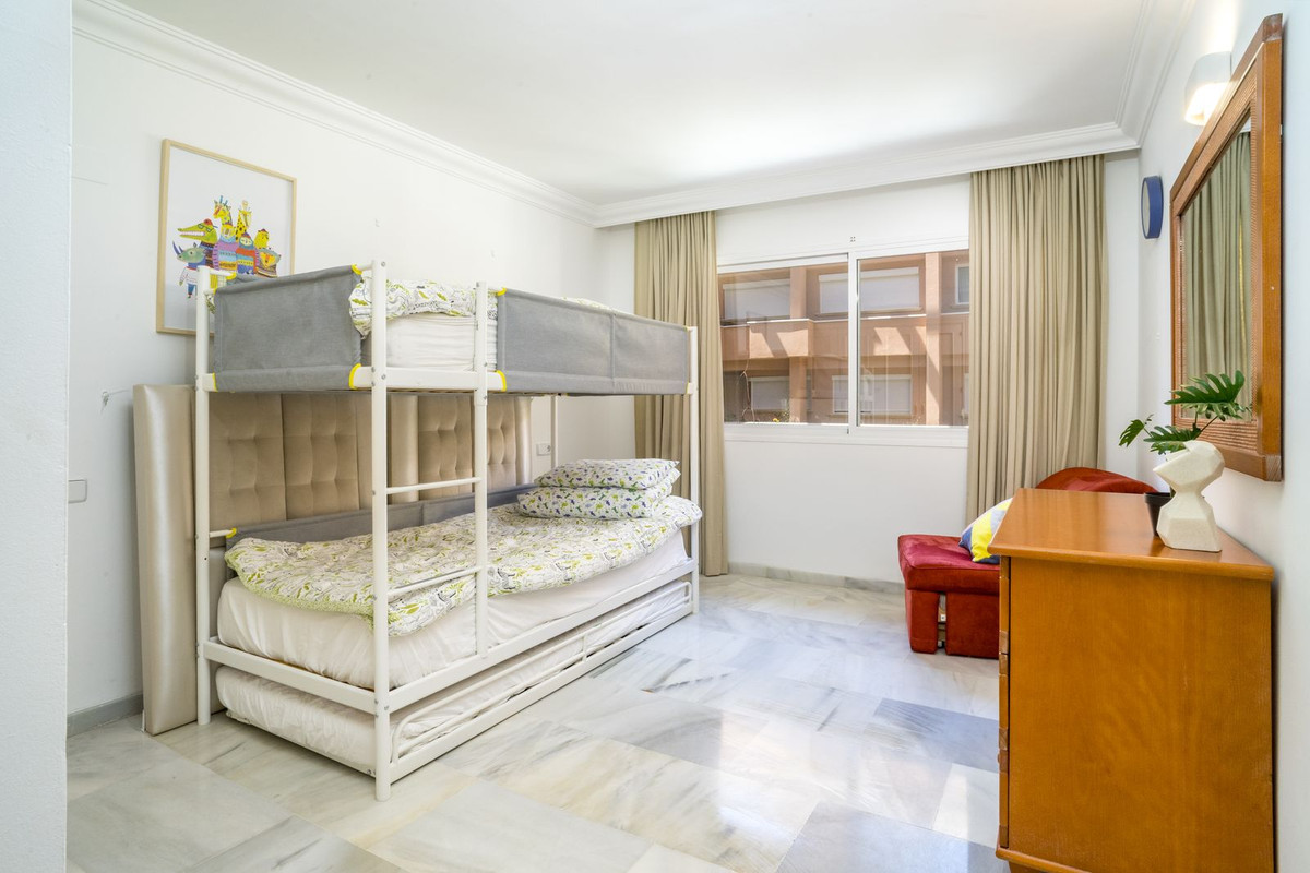 Se vende Apartamento Planta Media de 2 dormitorios en Costa Del Sol, Málaga, España