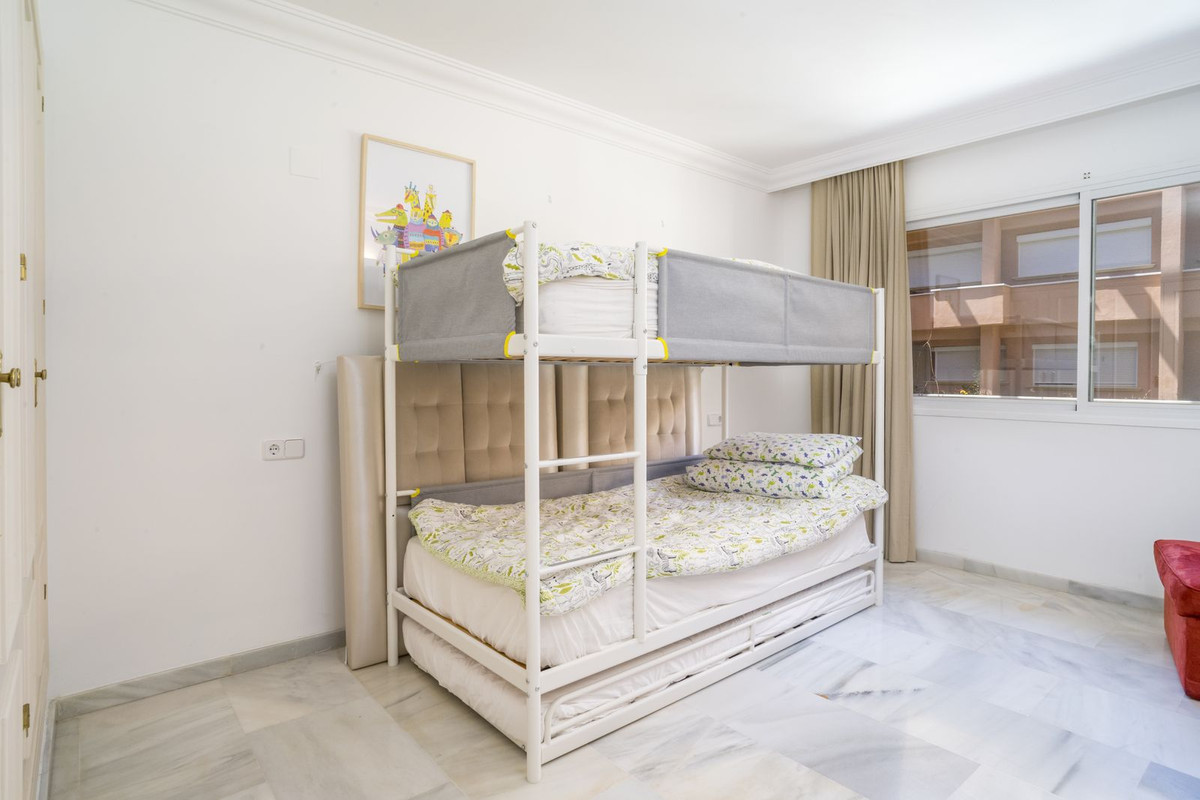Se vende Apartamento Planta Media de 2 dormitorios en Costa Del Sol, Málaga, España